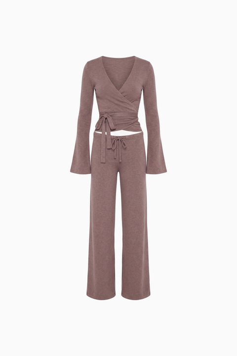 Ensemble de salon tricot côtelé : haut cache-cœur et pantalon large