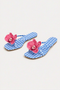 Sandalen mit Blumenapplikationen