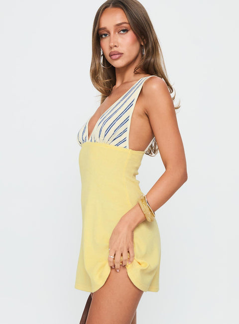 Vestido mini às riscas e amarelo, em patchwork, com decote em V profundo