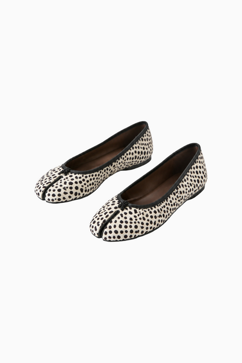 Ballerinas mit gesprenkeltem Muster und Zehensteg