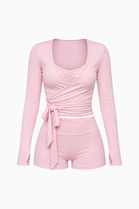 Conjunto desportivo com efeito de sobreposição e cruzado