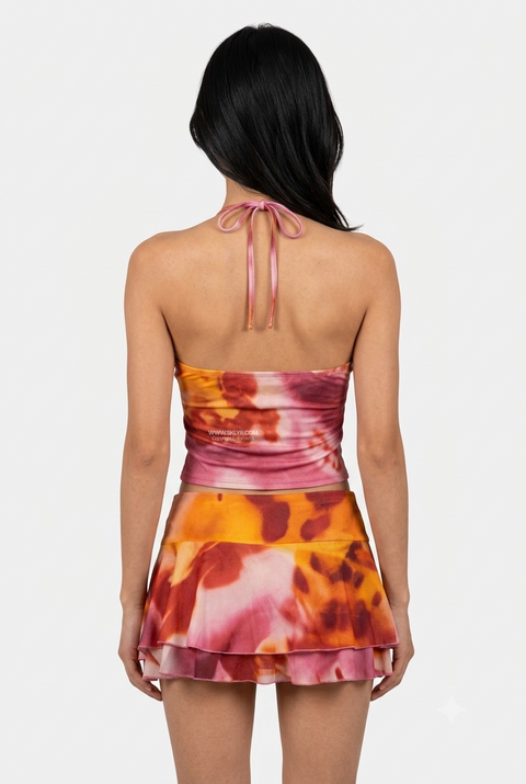 Conjunto de duas peças em malha com estampado tie-dye ao pôr do sol