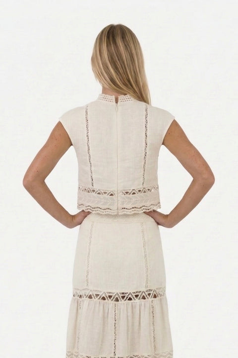 Conjunto de duas peças cor de marfim, em camadas e com folhos