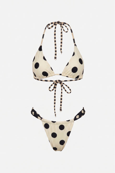Bikini color crema con scollo all’americana dal gusto vintage