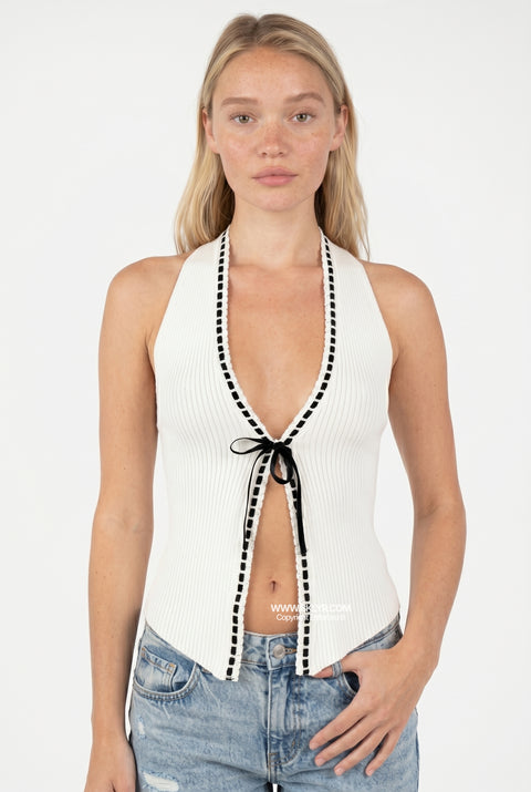 Top halter con bordi a contrasto e apertura sul davanti