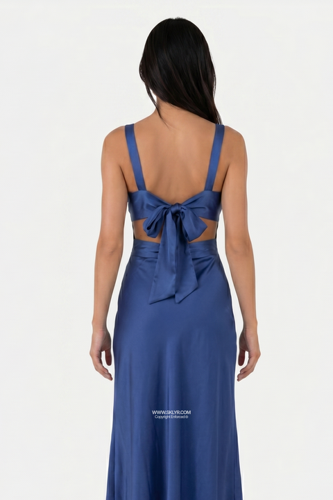 Elegantes Abendkleid mit tiefem Ausschnitt und Cut-Outs