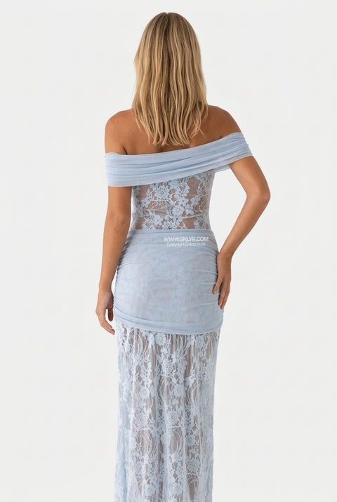 Blaues schulterfreies Maxikleid aus Spitze