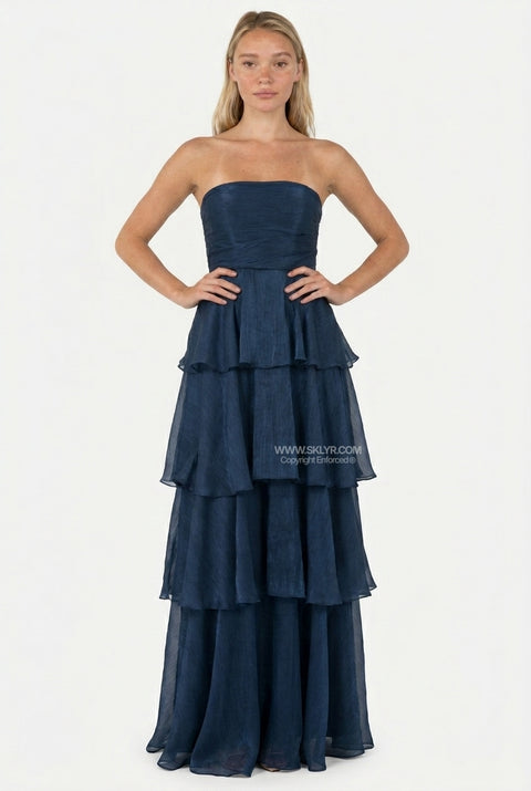 Vestido comprido azul-marinho sem alças com folhos em camadas
