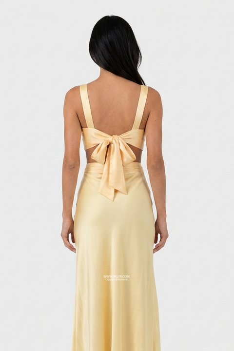 Elegantes Abendkleid mit tiefem Ausschnitt und Cut-Outs