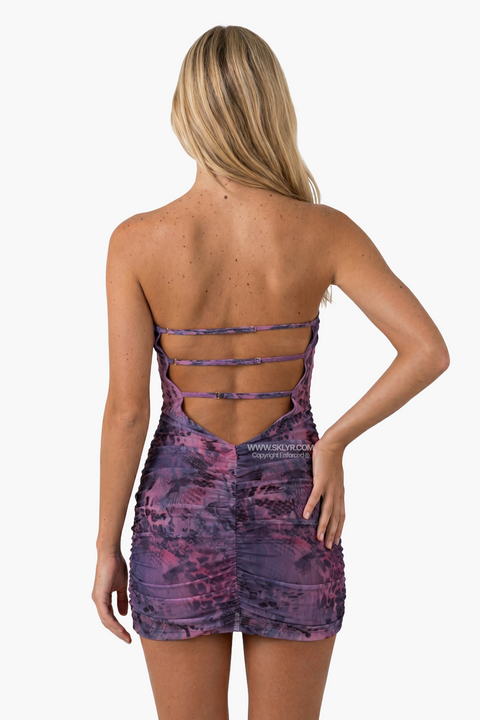 Vestido mini roxo floral sem alças com folhos