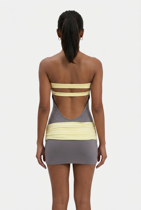 Vestido curto cai-cai com blocos de cor cinzentos e amarelos
