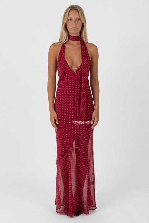 Reichrotes figurbetontes Maxikleid aus Satin