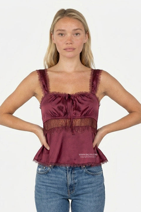 Top aderente color vino con spalline sottili