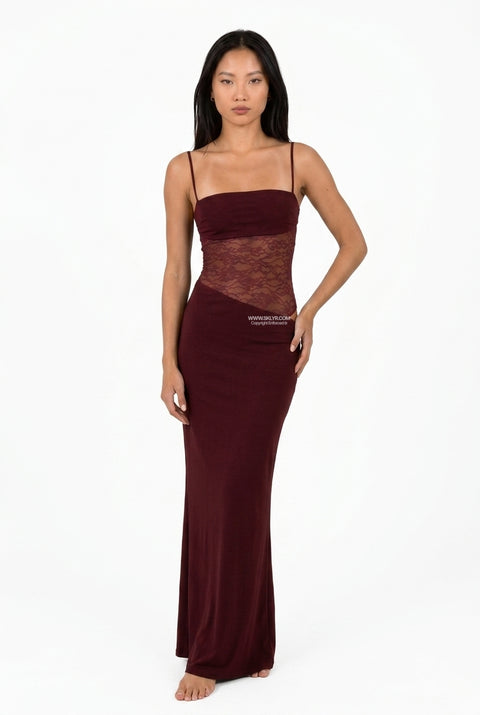 Robe longue en dentelle bordeaux