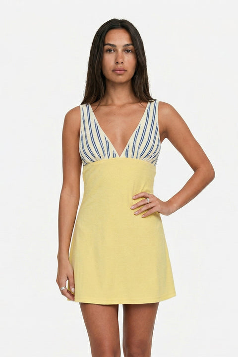 Vestido mini às riscas e amarelo, em patchwork, com decote em V profundo