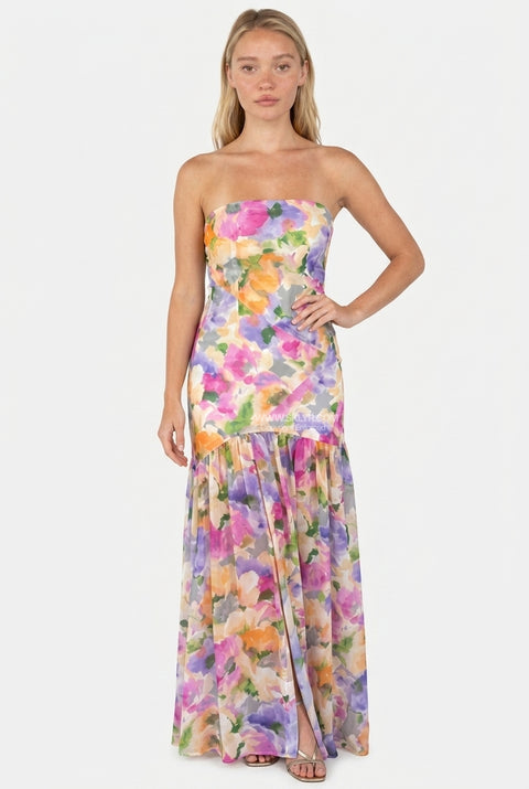 Blumiges, fließendes Maxikleid