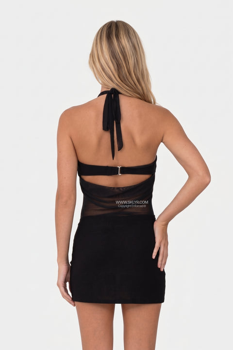 Mini-robe licou noire transparente à empiècements et anneau