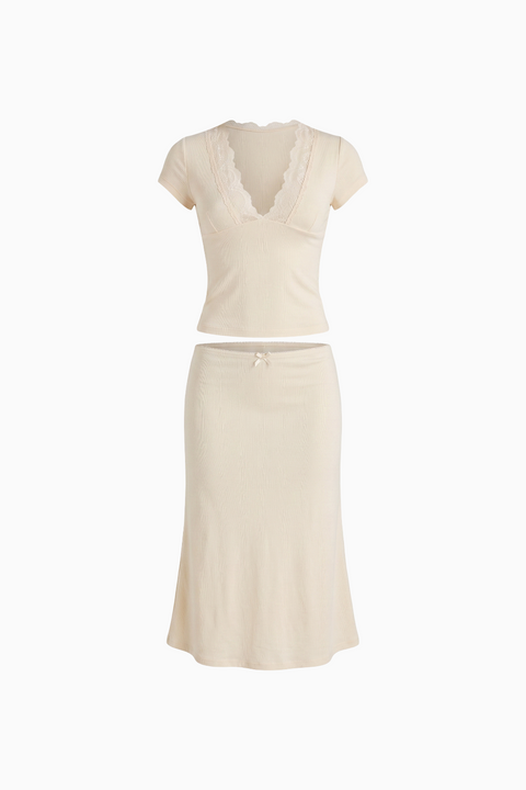 Completo giallo tenue con top in pizzo scollato e gonna midi