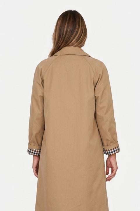 Cappotto classico beige monopetto con polsini a quadri