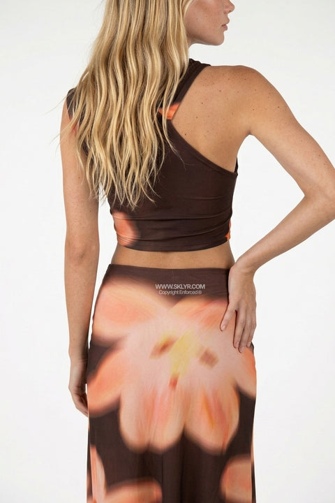 Completo maxi scuro con stampa floreale e incrocio