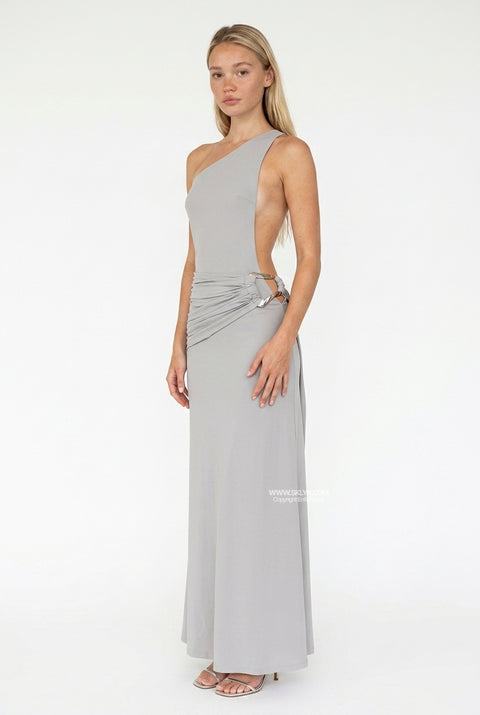 Asymmetrisches Maxikleid mit seitlicher Raffung und Schnalle