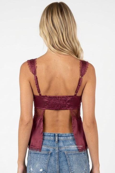 Top aderente color vino con spalline sottili