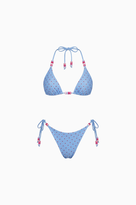 Bikini azzurro chiaro con stampa di cuori decorati con perline
