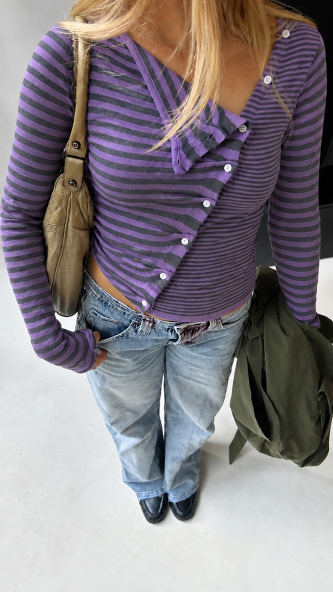 Gestreiftes Top mit diagonaler Knopfleiste