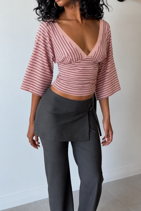 Rosa gestreiftes Crop-Top mit V-Ausschnitt