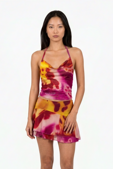 Conjunto de duas peças em malha com estampado tie-dye ao pôr do sol