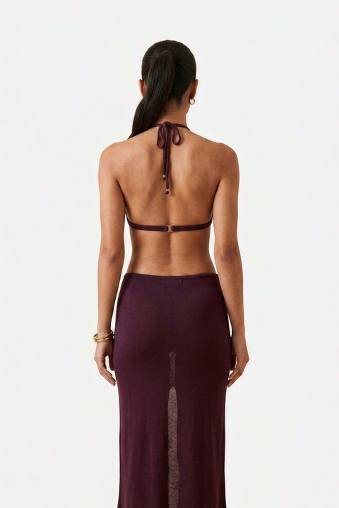 Pflaumenfarbenes, tief ausgeschnittenes Maxikleid mit Neckholder und Cut-Outs