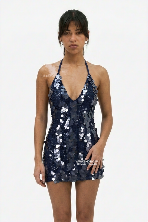 Robe courte à dos nu en sequins bleu marine