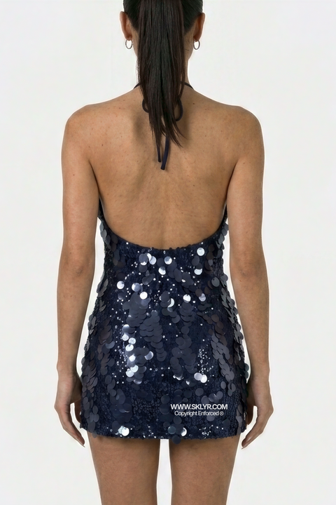 Robe courte à dos nu en sequins bleu marine