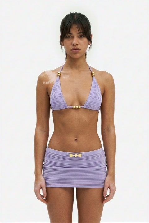 Ensemble bikini dos nu texturé et mini-jupe