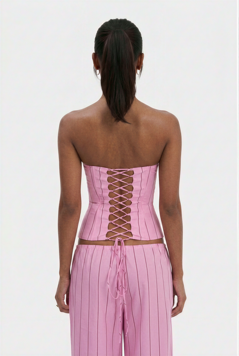 Completo con corsetto senza spalline a righe e pantaloni a gamba ampia