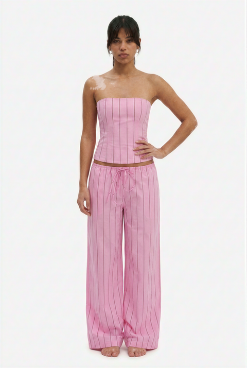 Completo con corsetto senza spalline a righe e pantaloni a gamba ampia