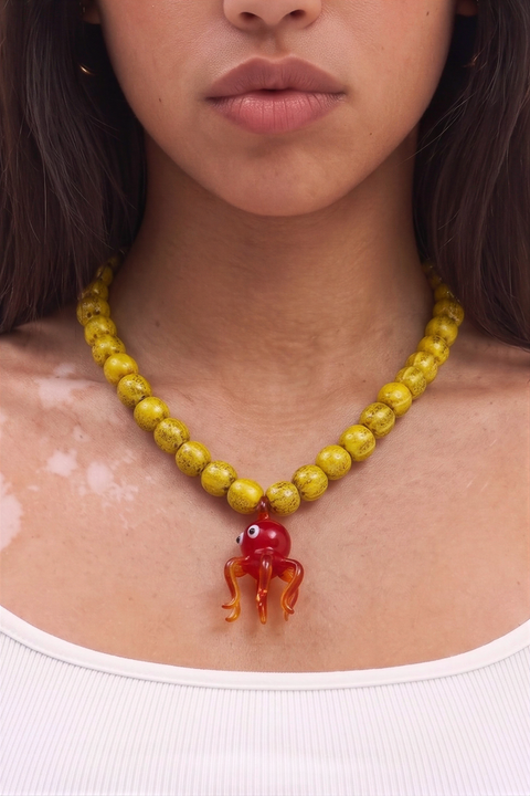 Collana importante con polpo rosso fantasioso