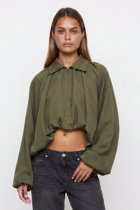 Veste courte à col zippée avec manches ballon et détails froncés