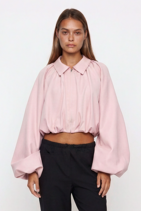 Veste courte à col zippée avec manches ballon et détails froncés