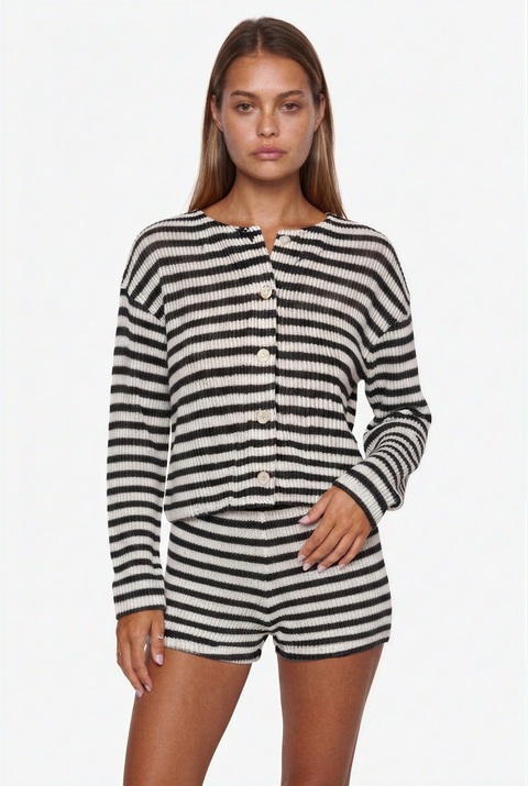 Gestreiftes Strick-Cardigan- und Shorts-Set