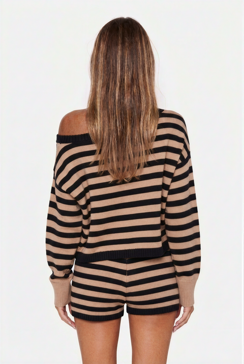 Completo coordinato in maglia a righe, morbido e confortevole
