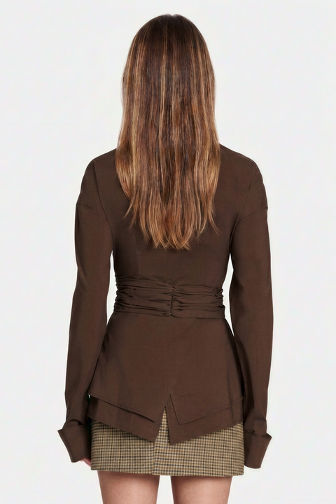 Camicia bianca incrociata con polsini allungati