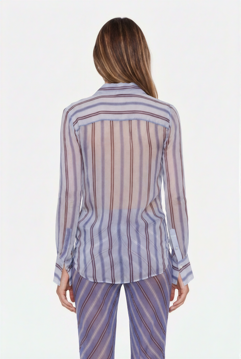 Completo a due pezzi con camicia trasparente a righe e pantaloni a gamba larga