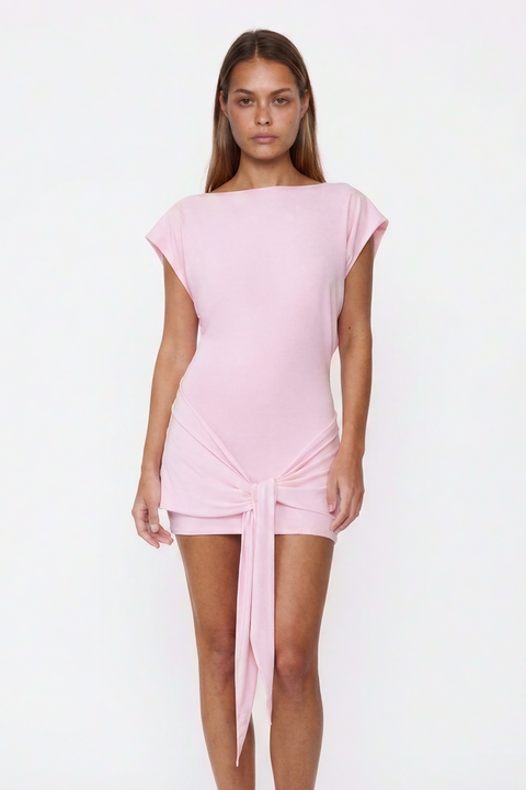 Mini-robe à manches courtes et nouée sur le devant rose clair
