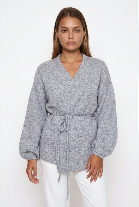 Gilet gris à col en V et ceinture