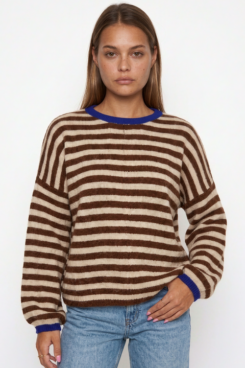 Pull ras du cou à rayures avec bordures contrastantes