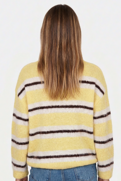 Camisola às riscas em tons pastel de corte descontraído