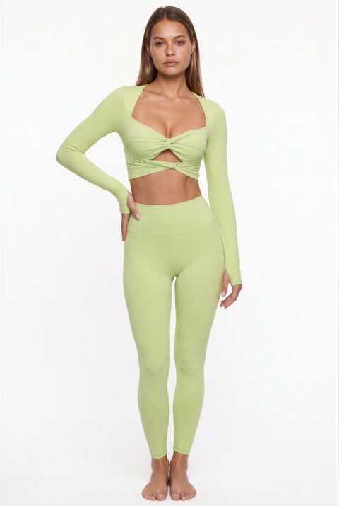 Grünes Activewear-Set mit Twist-Front