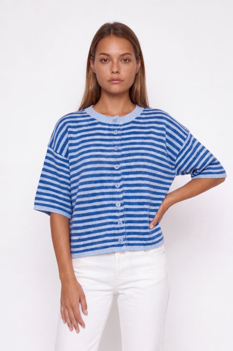 Oversize-Strickjacke mit blauem Streifenmuster und kurzen Ärmeln