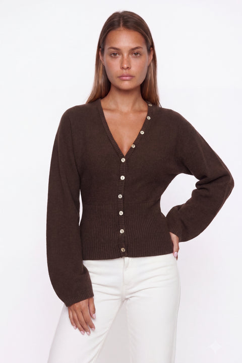 Gilet en maille marron à col en V et boutonnage